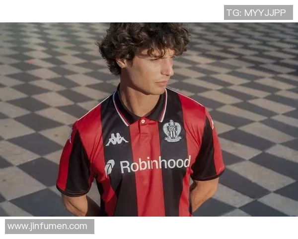 腮帮子大足球明星的成长之路与场上风采揭秘