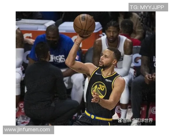 勇士与灰熊激战正酣NBA直播精彩瞬间回顾与分析 勇士与灰熊激战正酣NBA直播精彩瞬间回顾与分析